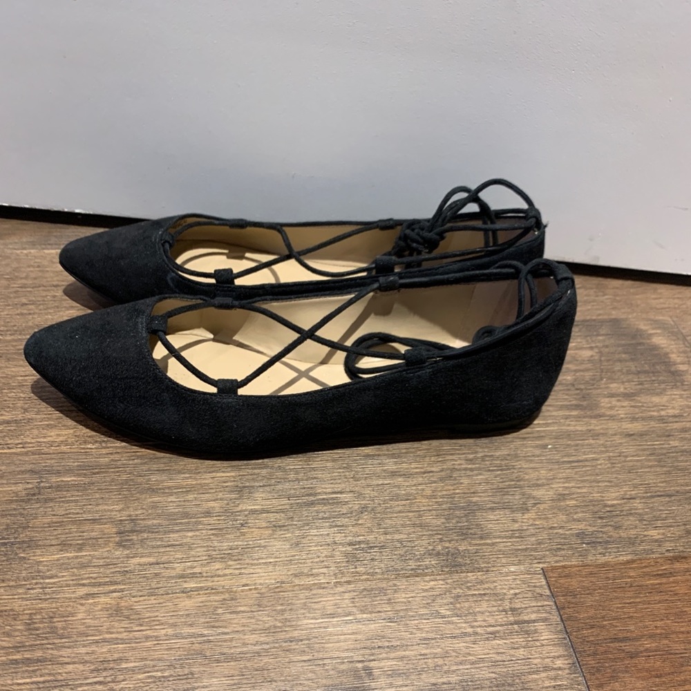 Lord & Taylor tie up flats
